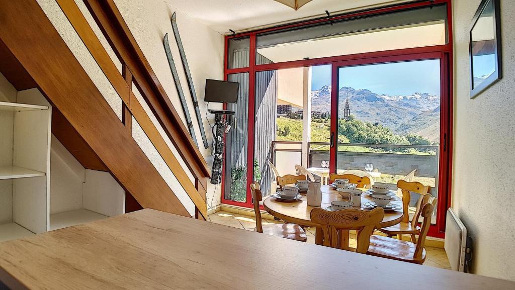 Résidence Caron - Appartement duplex lumineux · Départ et retour skis aux pieds · Balcon MAE-0004 - 2
