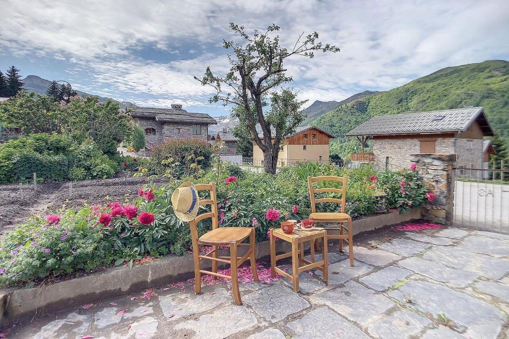Résidence Saint Marcel - Chalet familial · Centre village de St Marcel · Terrasse ouest MAE-2924 - 4