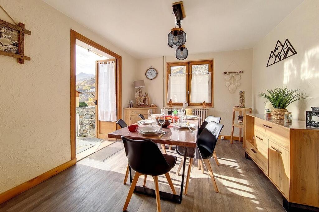 Résidence Saint Marcel - Chalet familial · Centre village de St Marcel · Terrasse ouest MAE-2924 - 5