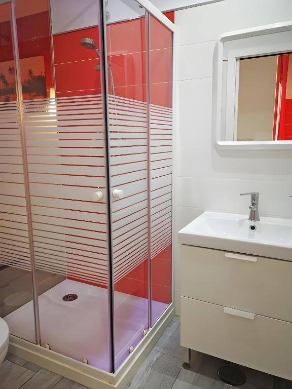 Apartamentos Ofis - Estudio Rojo - 2