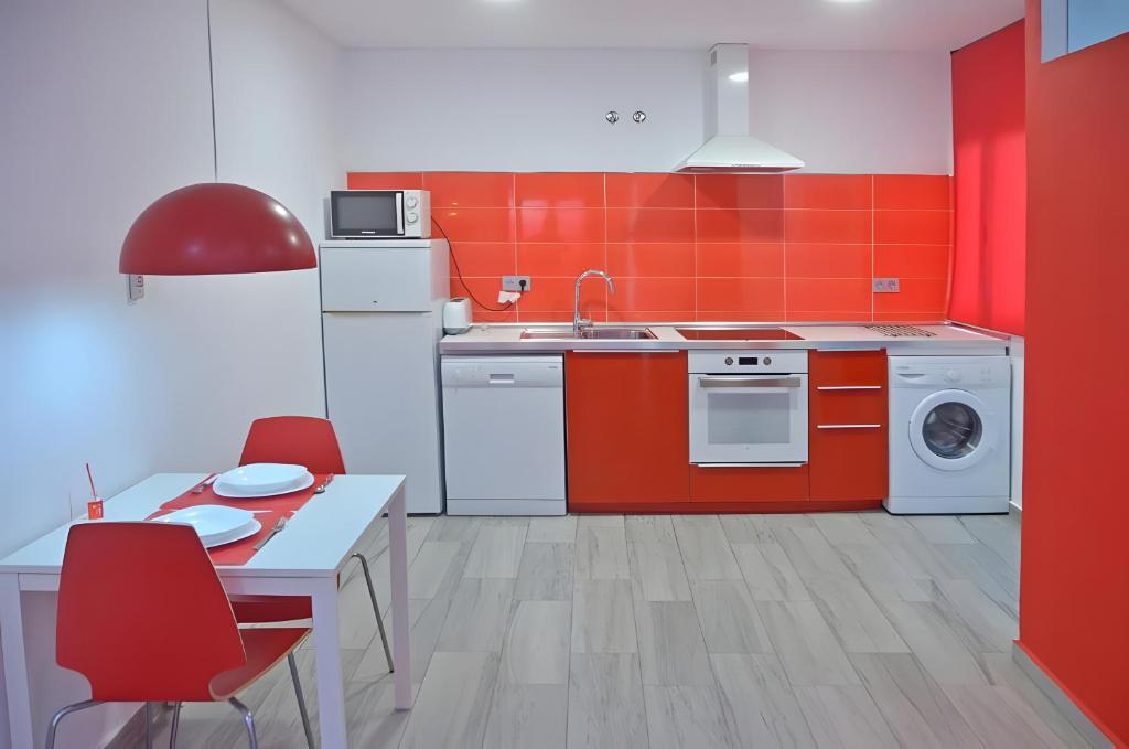 Apartamentos Ofis - Estudio Rojo - 4