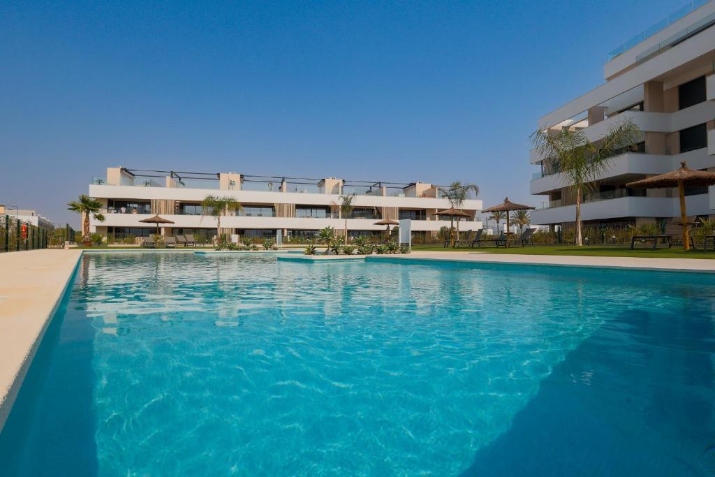 Luxury 3BR Bungalow with Lagoon & Pool Access - 1