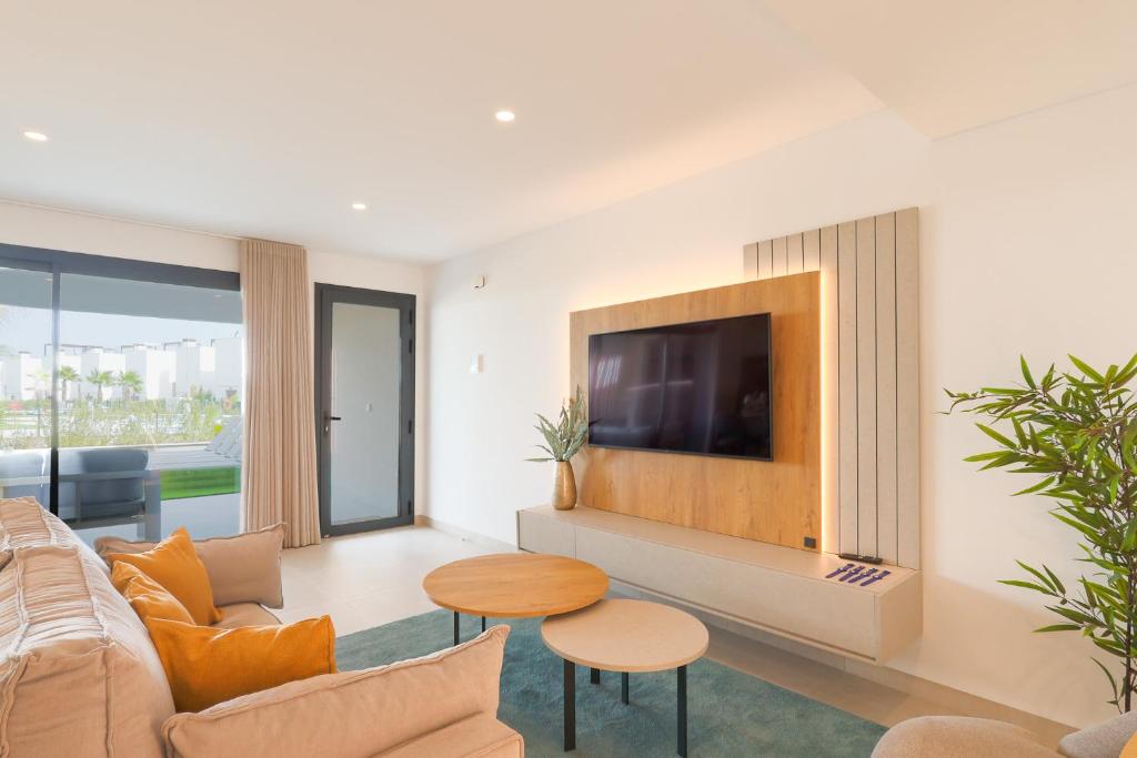 Luxury 3BR Bungalow with Lagoon & Pool Access - 3