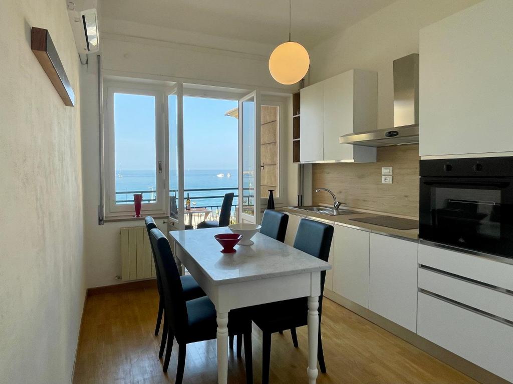 Overlooking the sea - 4