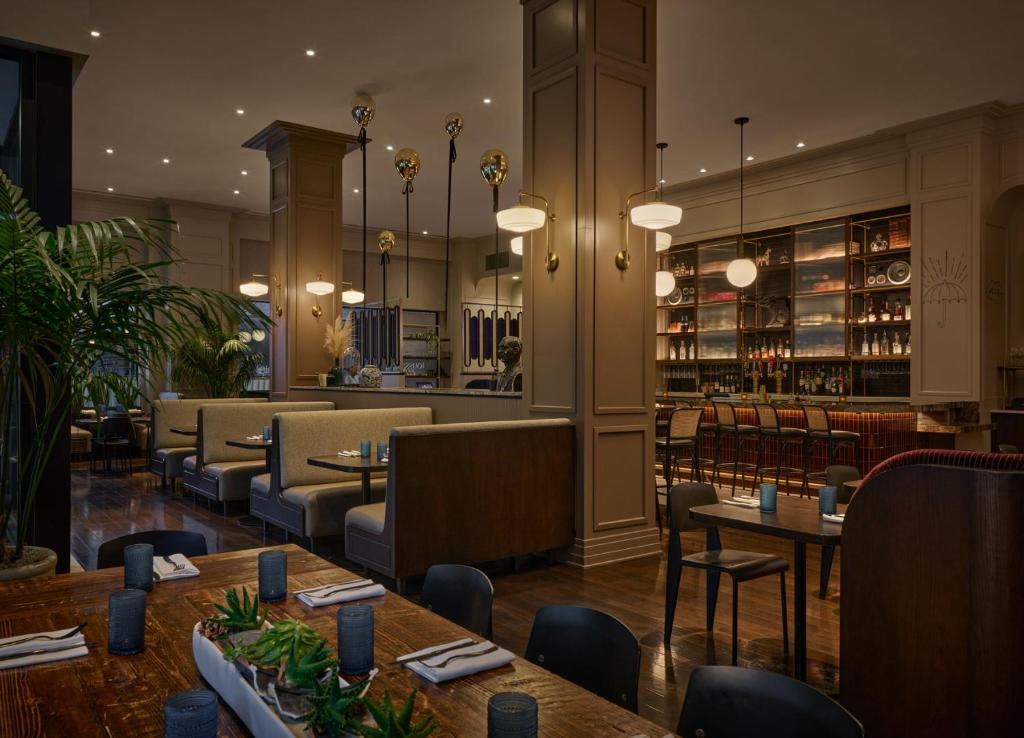 Restaurant, Renaissance Saint Elm Dallas Downtown Hotel in Dallas (TX)