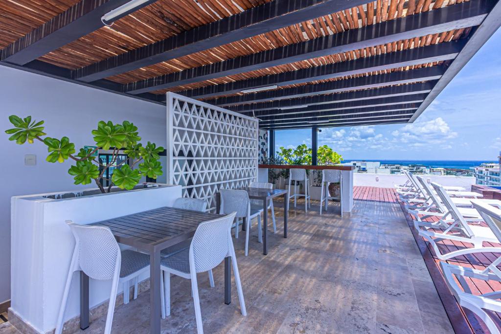 Seaview Roof Pool, Tub, Hammocks, Steps to 5th - 4