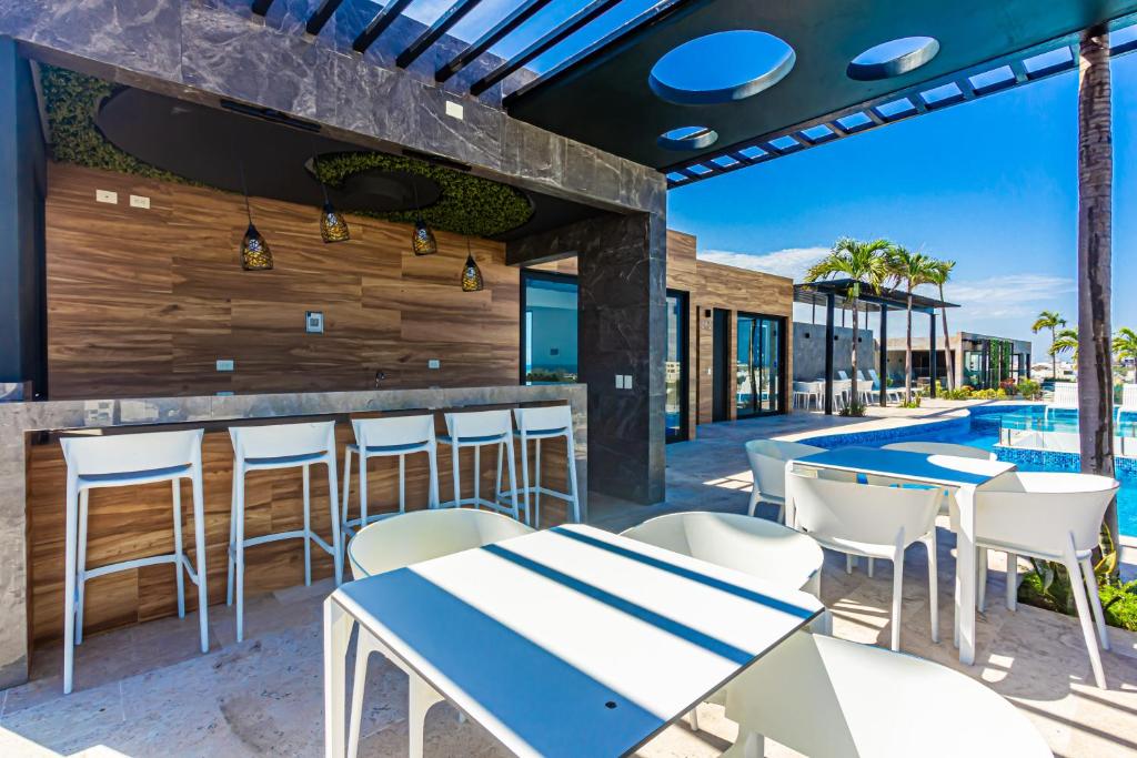 Studio Near 5th, Ocean View Terrace, Pool and Gym - 3