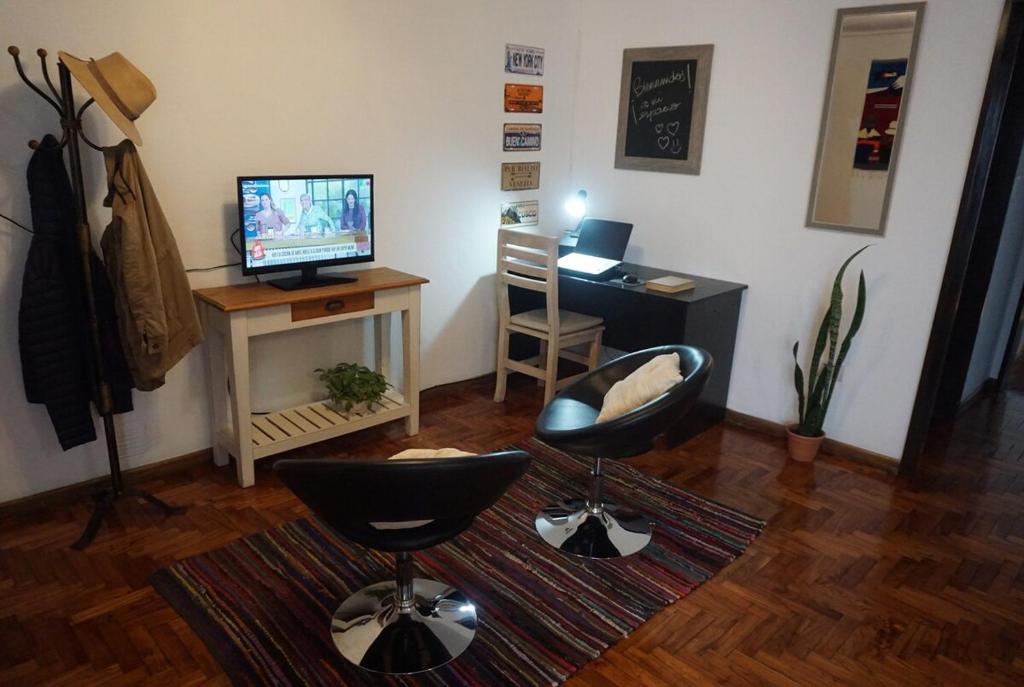 Cozy downtown apartment with a traveler's style - 1
