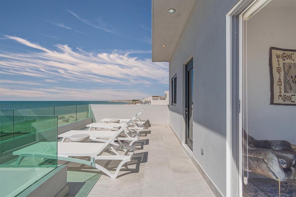 4 BR Luxurious Oceanfront Casa Estrella in Islas del Mar - 1