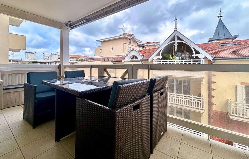 Résidence Riviera - T2, situé en centre-ville proche de la plage MAE-2661 - 1