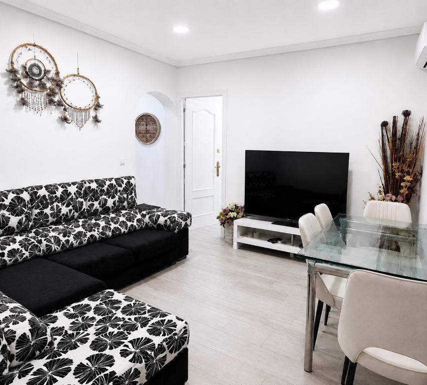 Apartamento renovado y tranquilo, 2 dormitorios bien comunicado con el centro de Madrid - 1