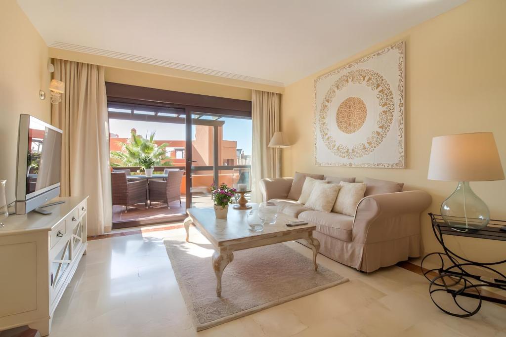 Luxurious Apartment Near the Beach - 4