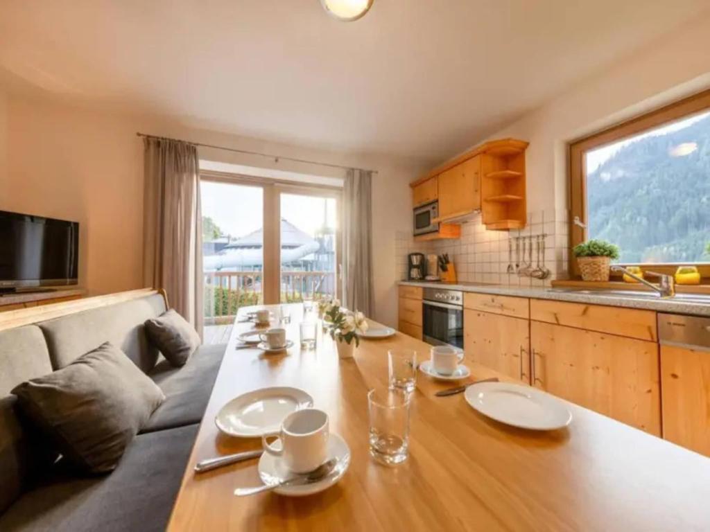 Spacious Stay with Mountain View - 3