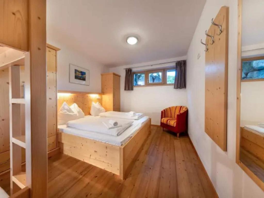 Spacious Stay with Mountain View - 4