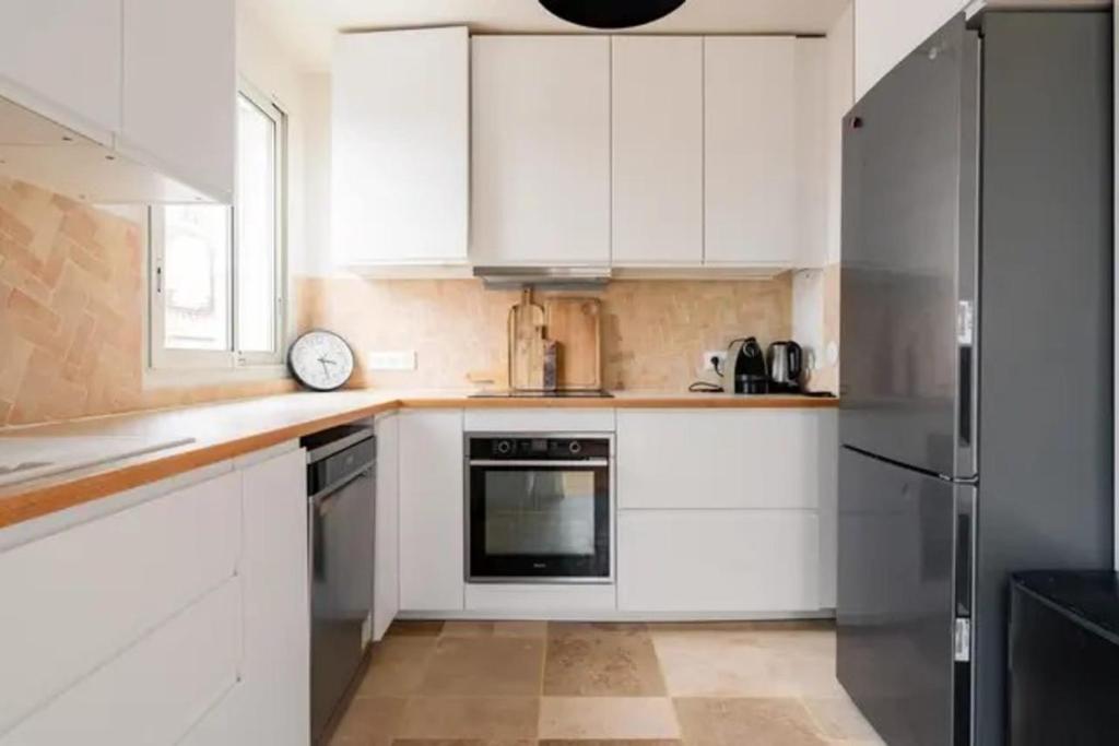 Large 3-bedroom apt with terrace Paris 15 - 4
