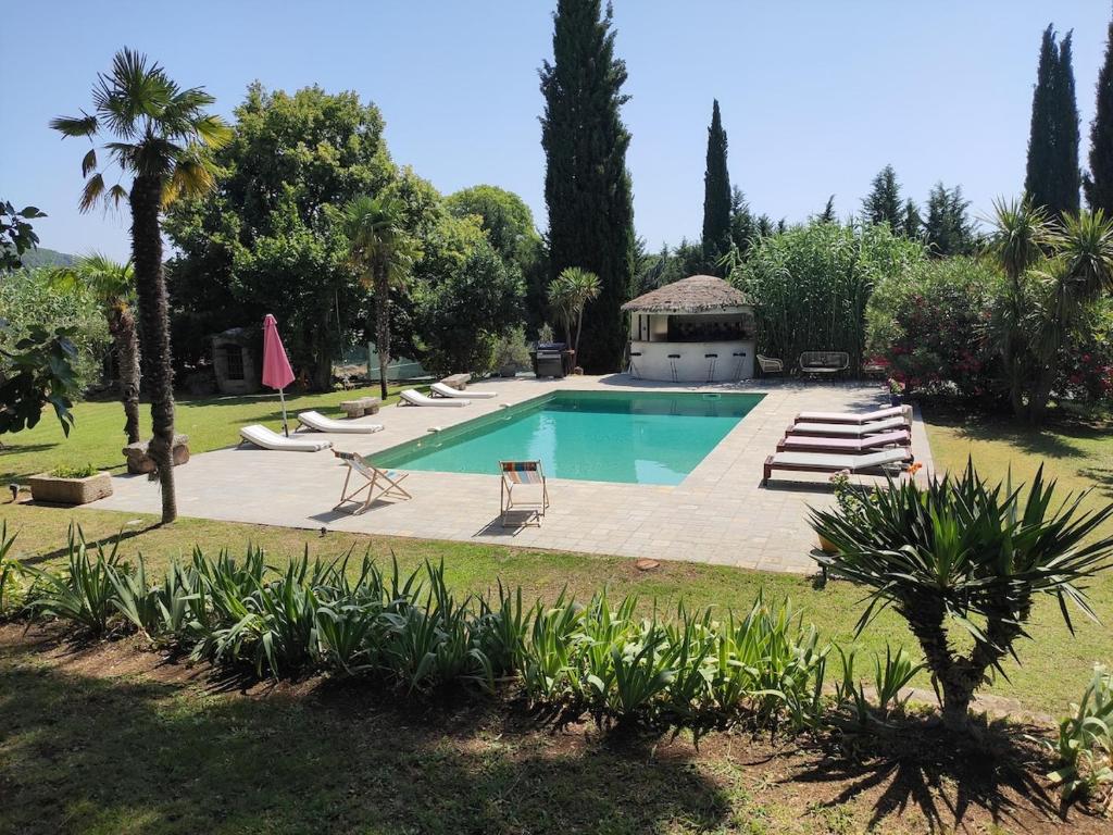 Maison de caractère en provence avec piscine et Tennis - 1