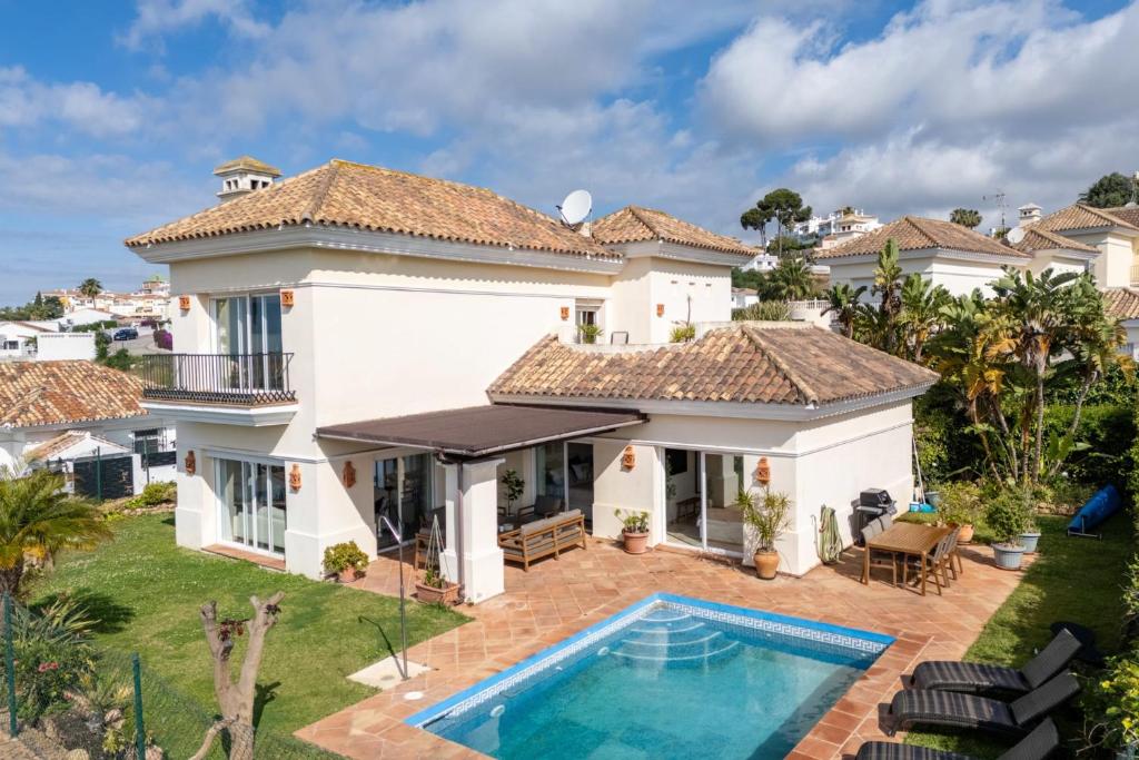 Villa with Private Pool Sea Views & Peaceful Surroundings in Mijas - 2