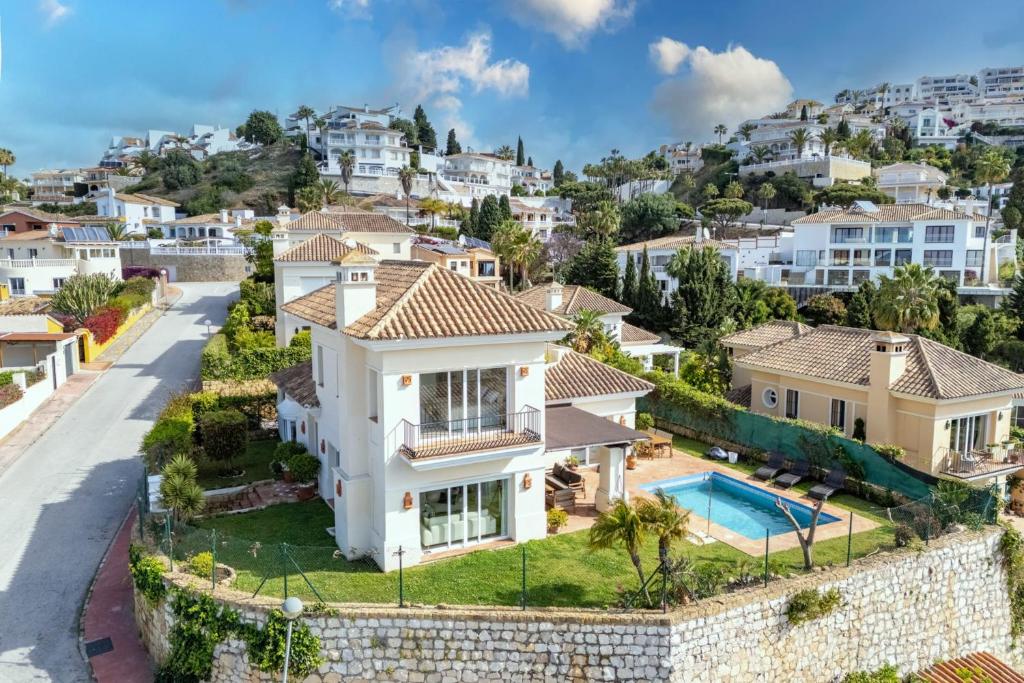 Villa with Private Pool Sea Views & Peaceful Surroundings in Mijas - 3