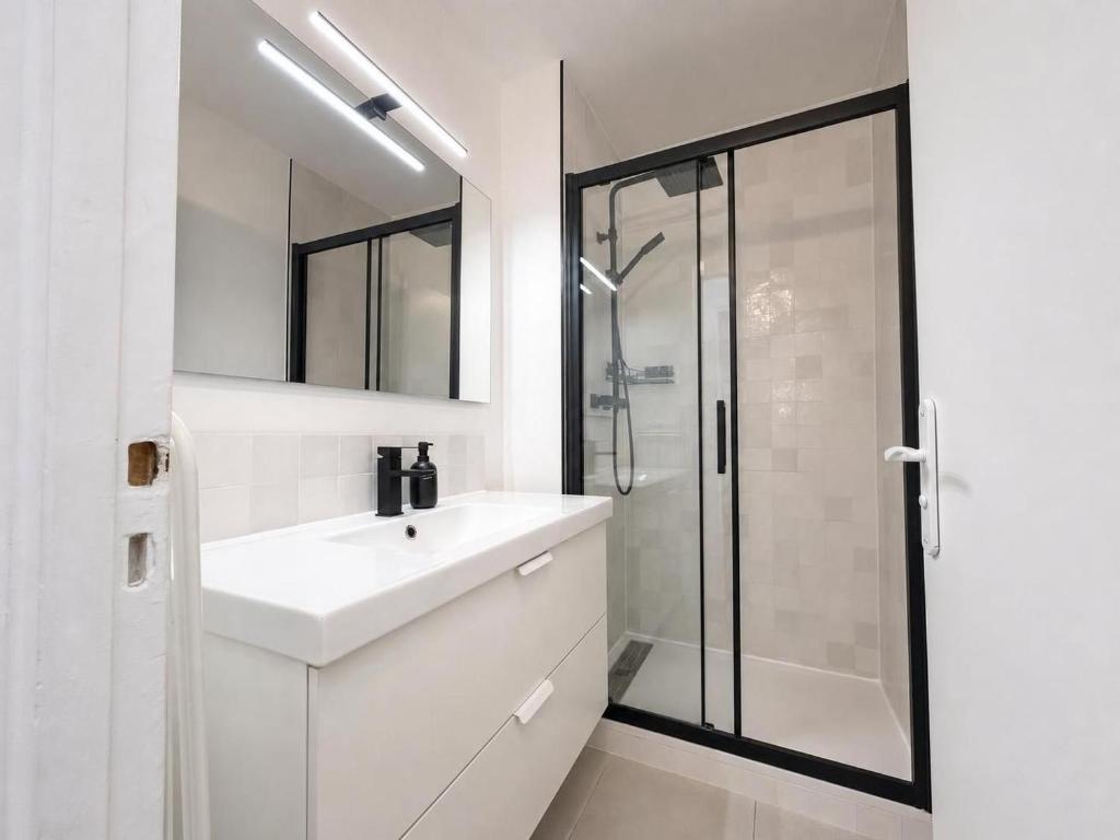 Belleville 1 Bedroom Apartment Near Père Lachaise - 5