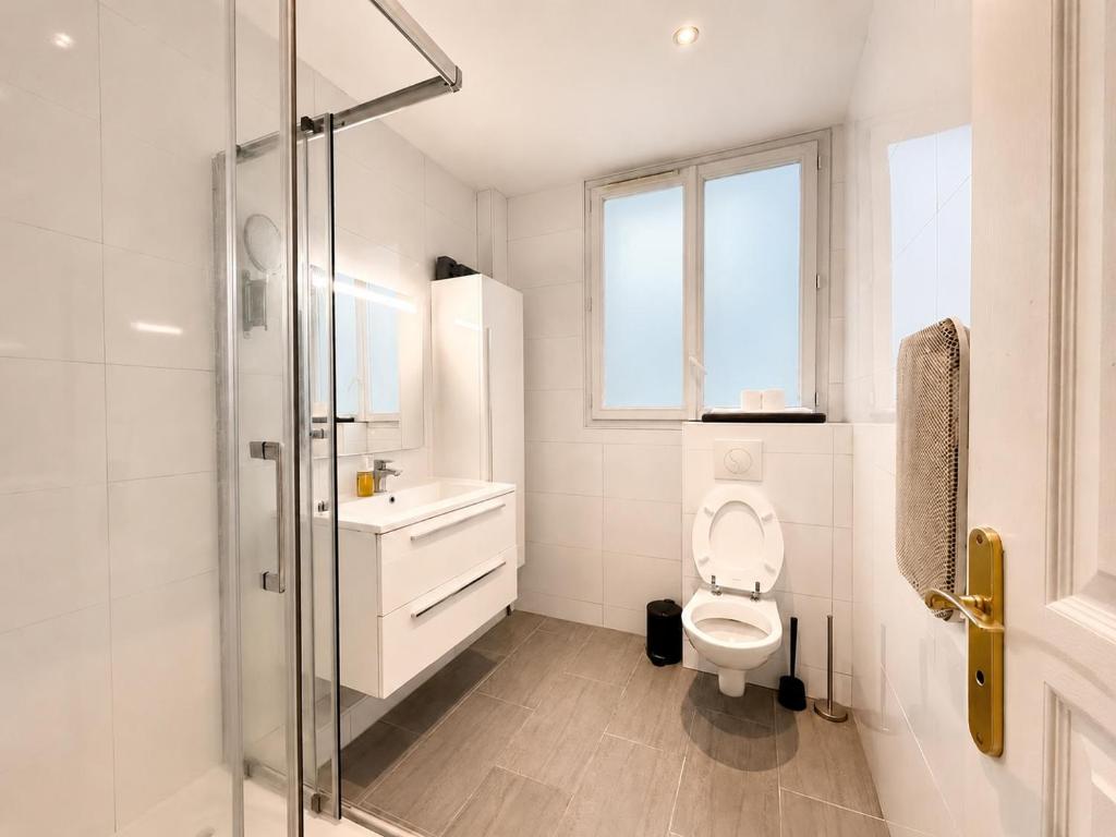 Paris 4 1BR Apartment Near Notre-Dame with Netflix - 4