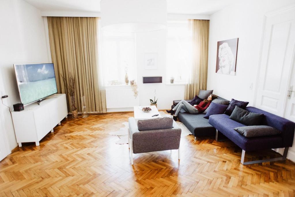 Huge Central Designer Loft with Tyrolean Flair - 3