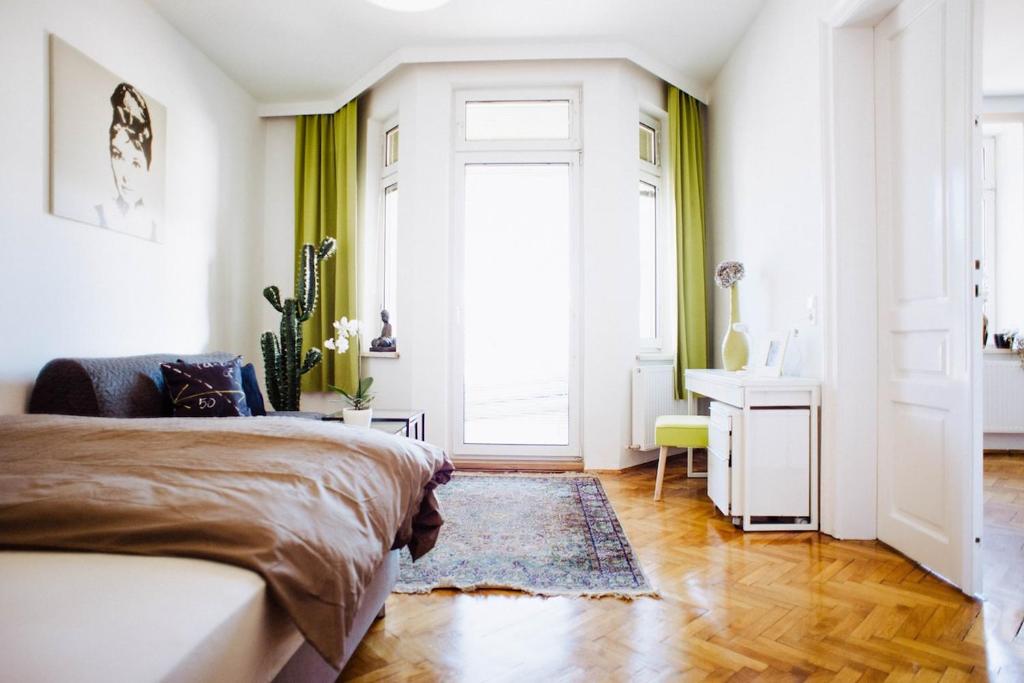Huge Central Designer Loft with Tyrolean Flair - 5