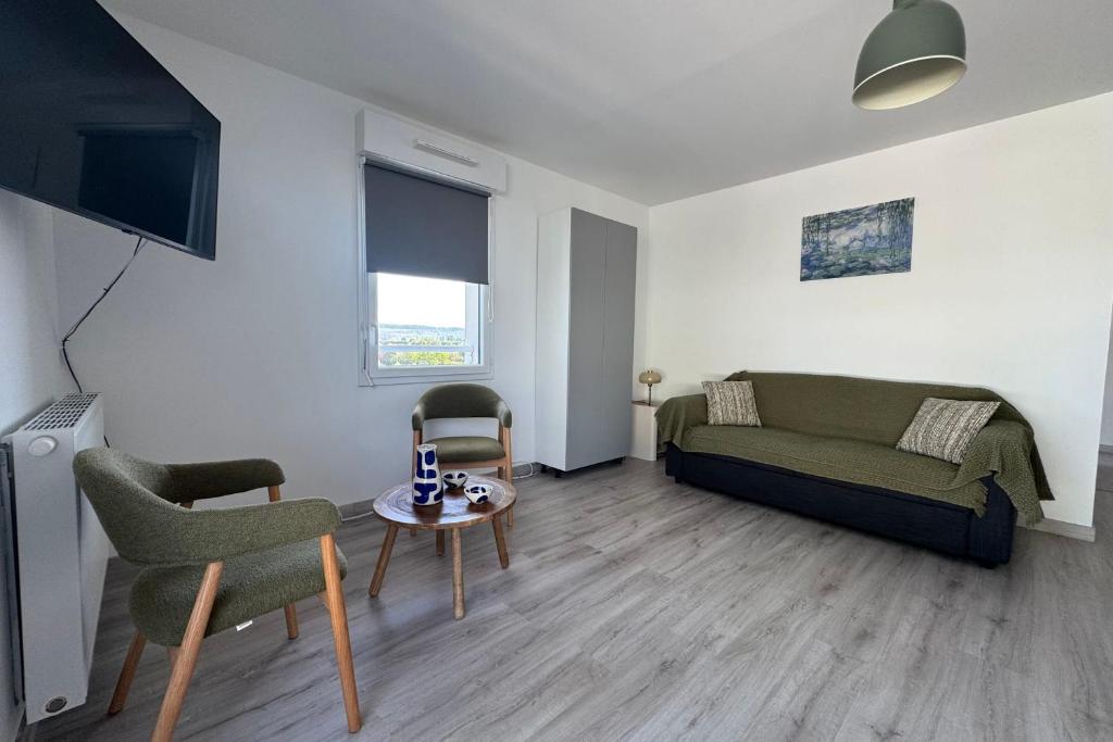 2-bedroom apartment with balcony close to the sea - 3