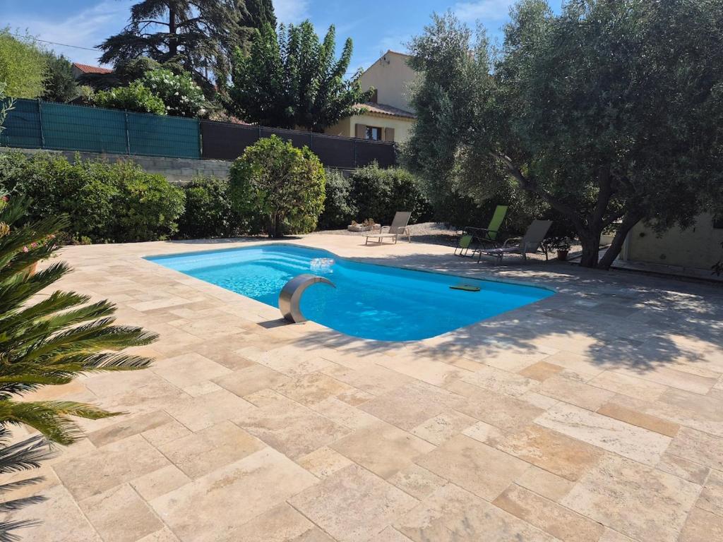 Appartement rez-de jardin avec piscine - 1