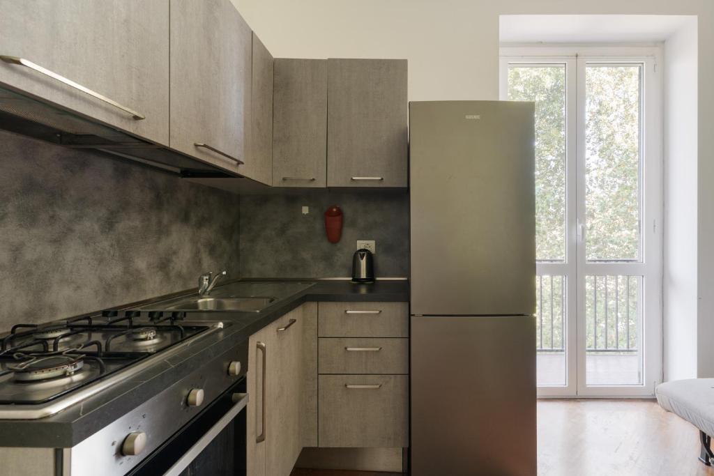 GuestHost - Cozy Balcony Flat X3 Argonne MM4 - 3