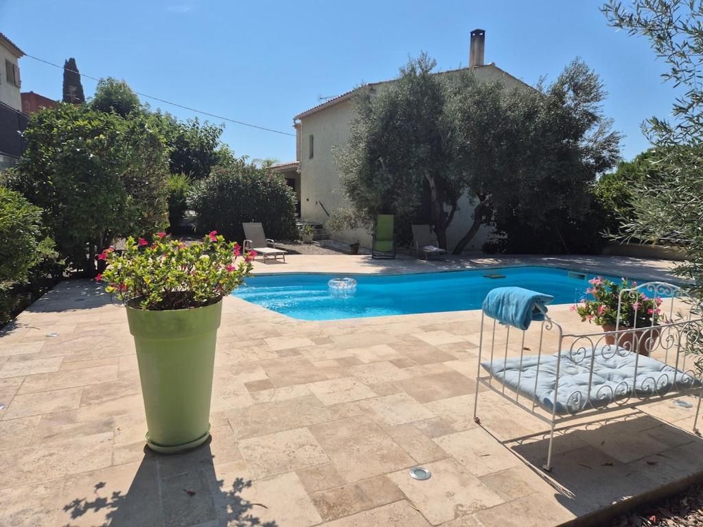 Appartement rez-de jardin avec piscine - 2