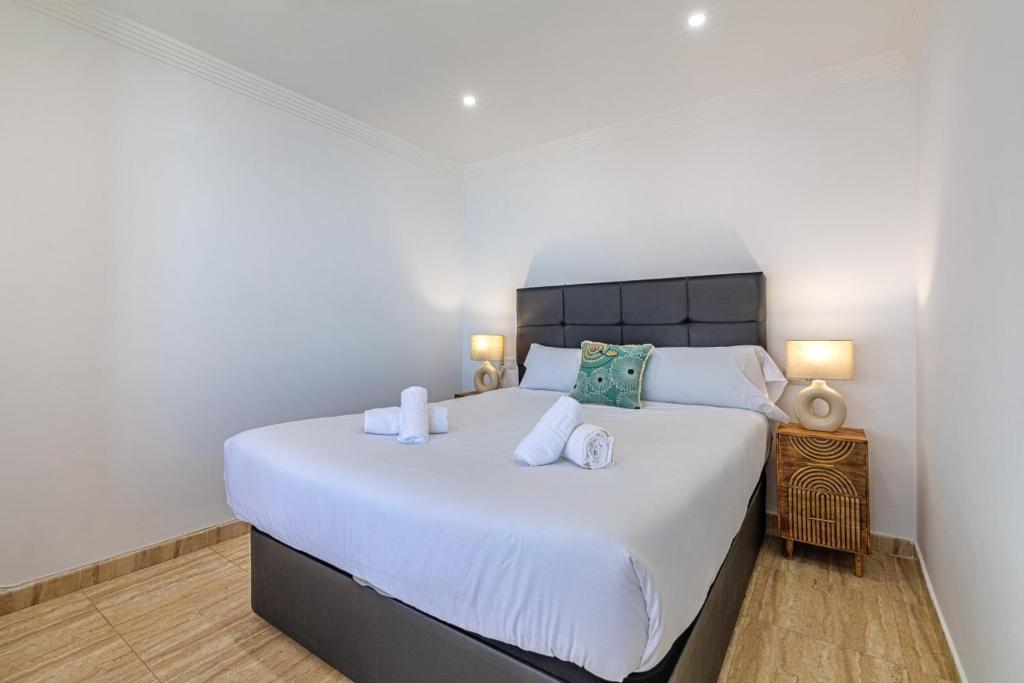 Marbella Beachfront Top Floor Sea View - 4