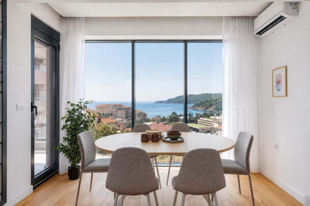 Panoramic Sea View 3BR Pool & Private Parking - 1