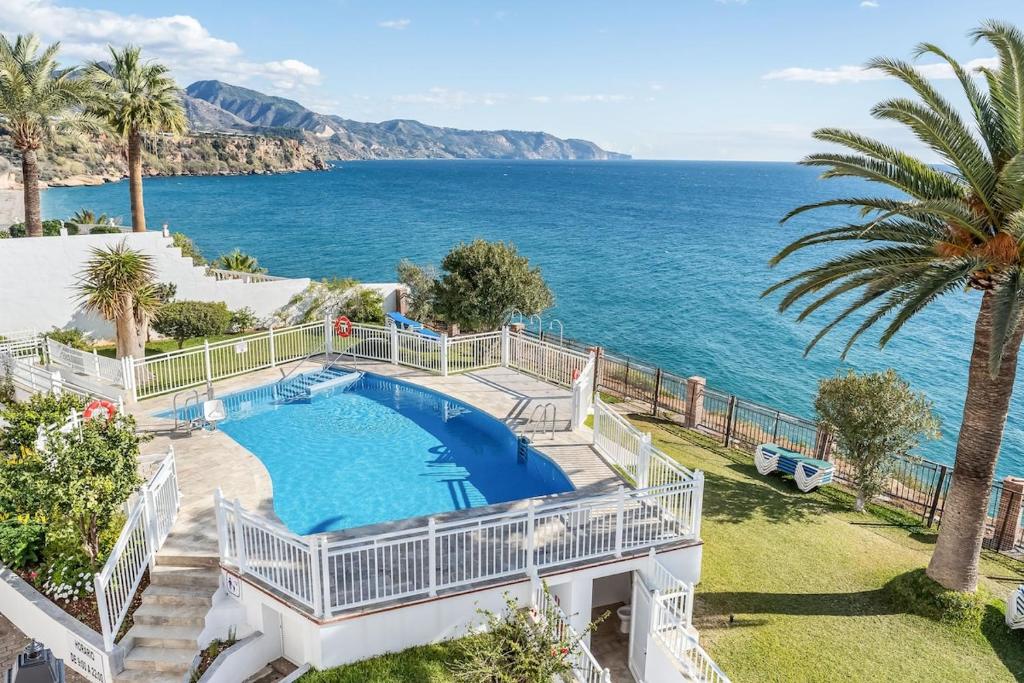 Central Nerja Apartment Unbeatable Location - 1