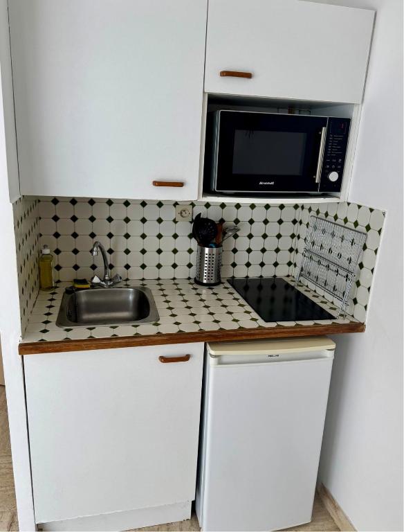 PortJo - Studio Cabine Clim Wifi Garage Draps - 1 étoile - self check-in possible - 3