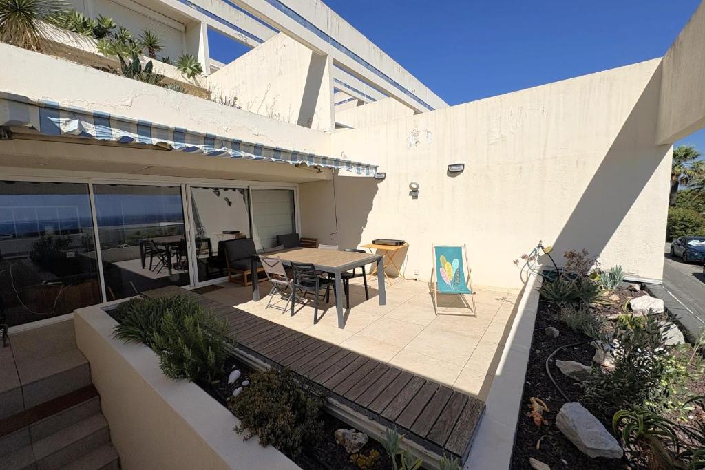 Apartment with sea view terrace and swimming pool - 3