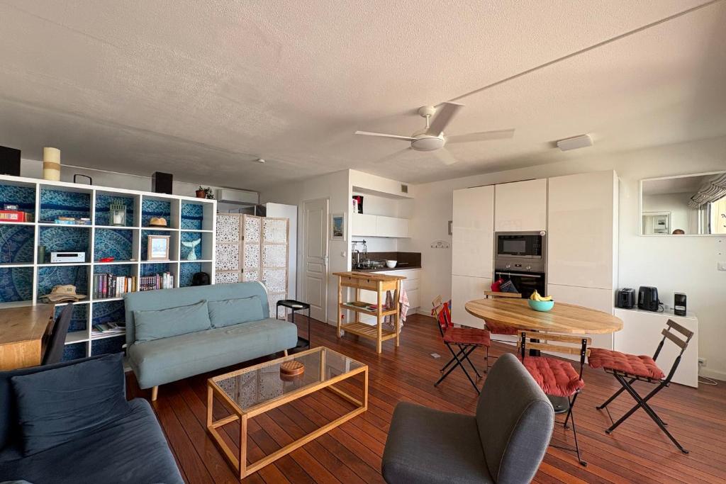 Apartment with sea view terrace and swimming pool - 4