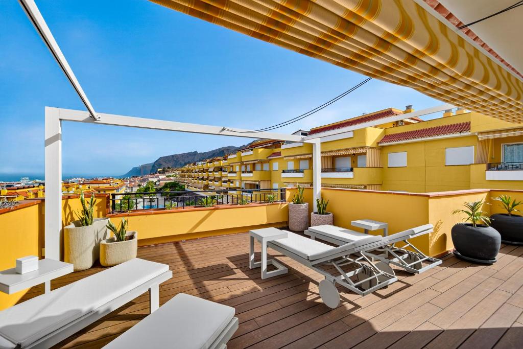 Laura's Los Gigantes View Penthouse - 4