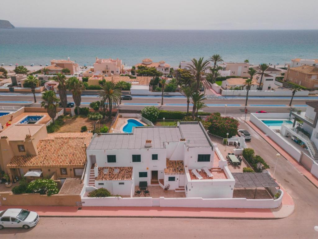 Villa con piscina privada a pocos pasos del mar - 2