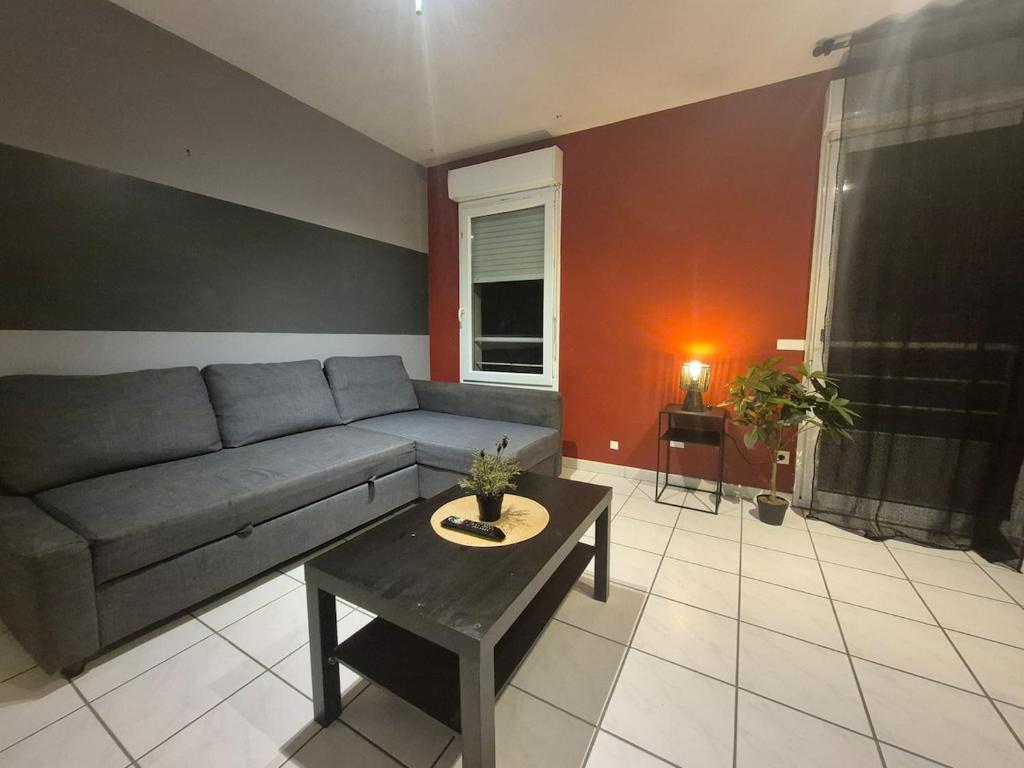 Large, spacious, fully equipped 4P - 2bedroom apartment - parking - 1
