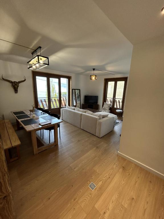 Appartement moderne et spacieux avec poêle à bois et balcon - 4