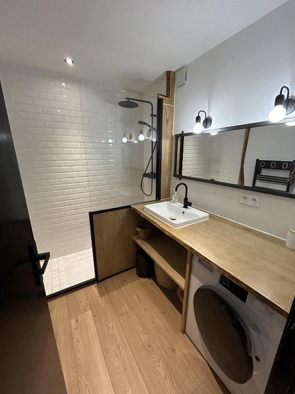 Appartement moderne et spacieux avec poêle à bois et balcon - 3