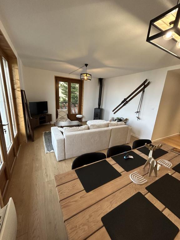 Appartement moderne et spacieux avec poêle à bois et balcon - 1