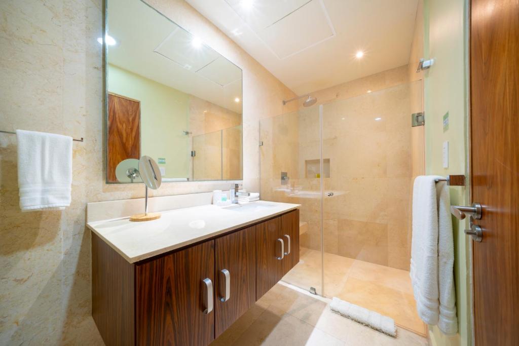 Terrazas 38th St - 2BR w Private Jacuzzi - 2