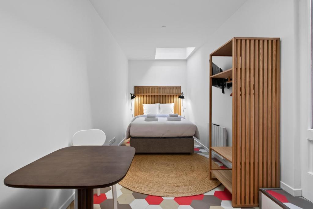 Studio-2Pers-Voltaire-PèreLachaise-Paris11-Modern - 1