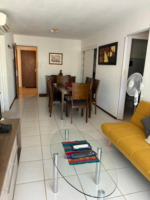 Lindo Apartamento en Punta del Este, ideal para 1 a 3 personas, terraza, parrillero propio y cochera - 3