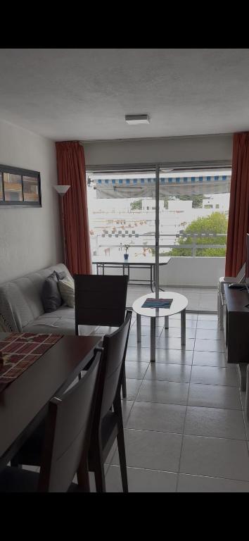 Lindo Apartamento en Punta del Este, ideal para 1 a 3 personas, terraza, parrillero propio y cochera - 4