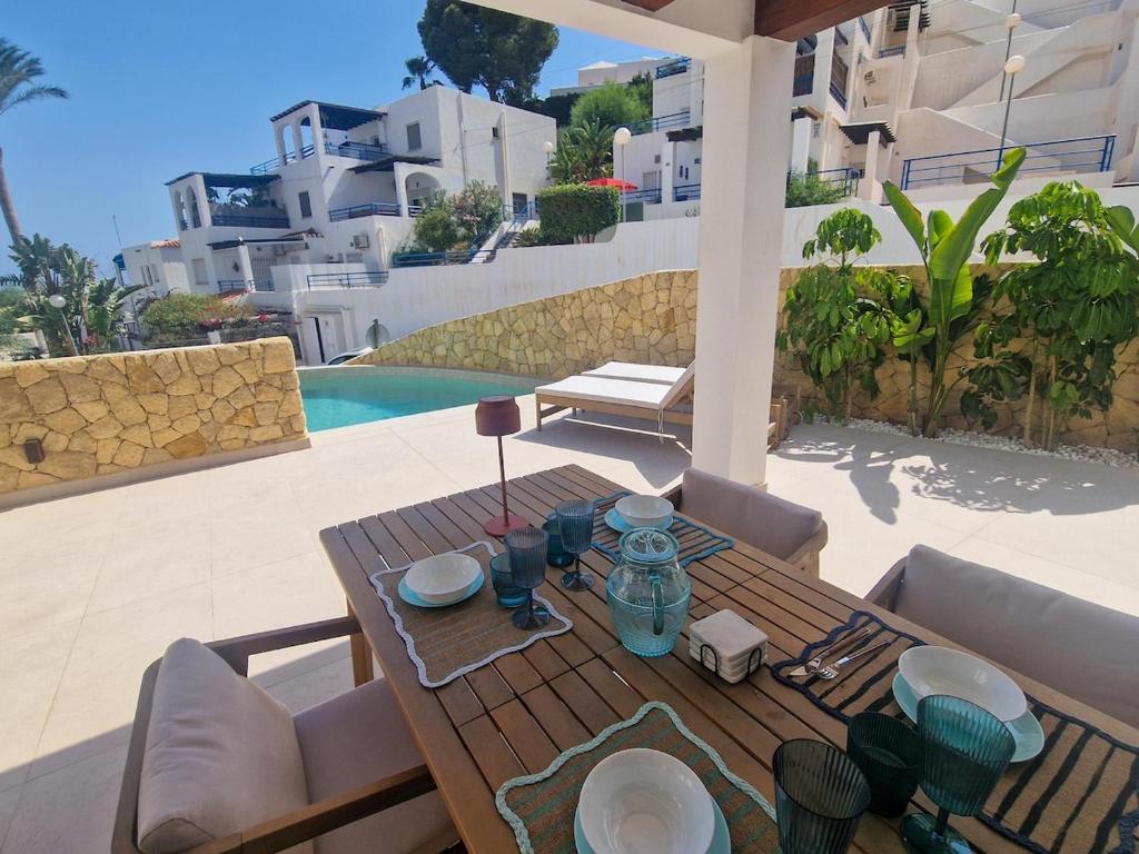Modern 3 bedroom villa with a private pool - 2