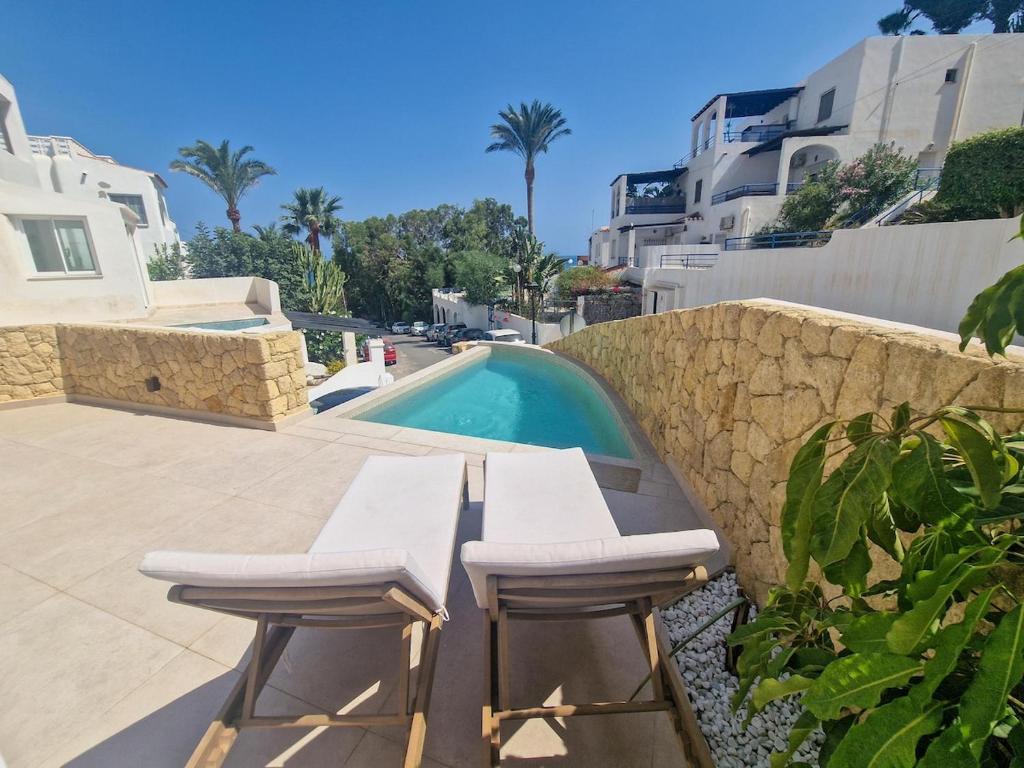 Modern 3 bedroom villa with a private pool - 4