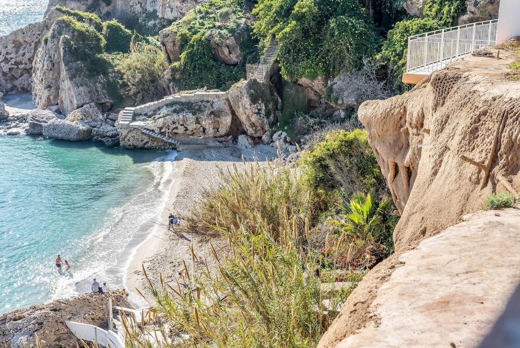 Central Nerja Apartment Unbeatable Location - 3