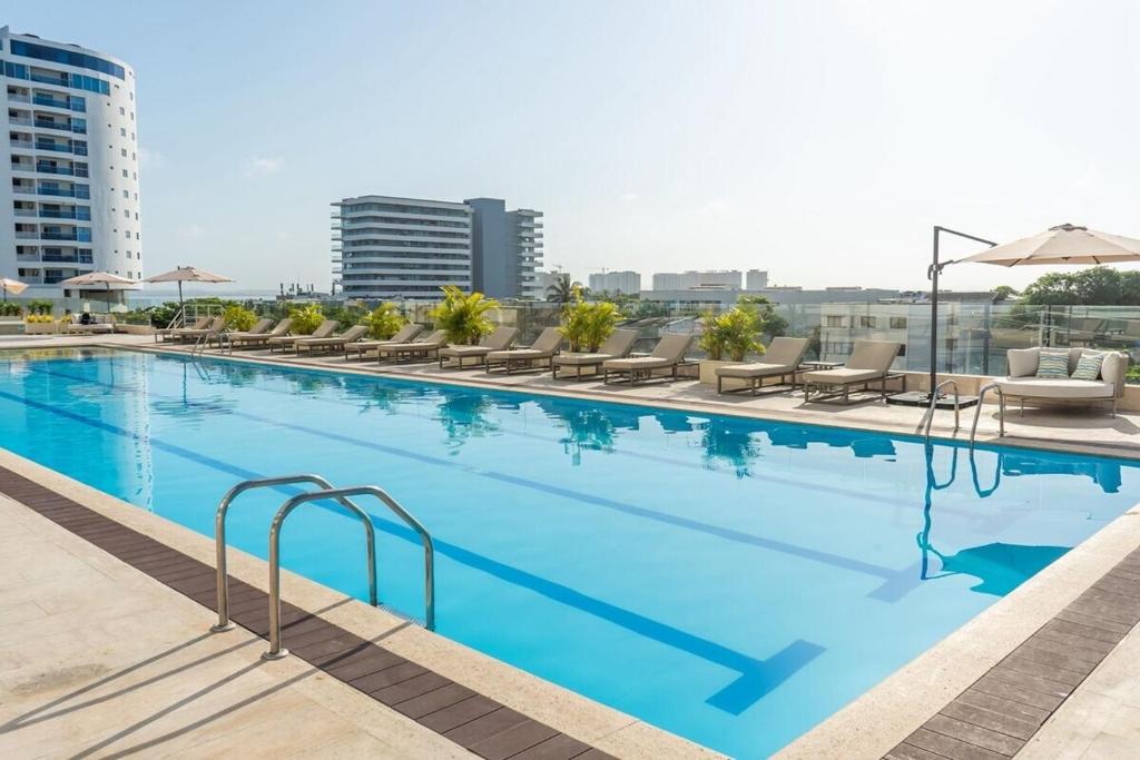 Sunset Studio, sea balcony, Piscina, 5-min Airport - 5